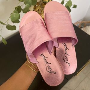 Vicente Slide Sandals